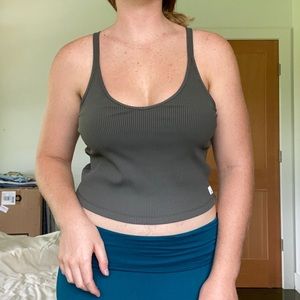 Vuori ribbed crop tank
